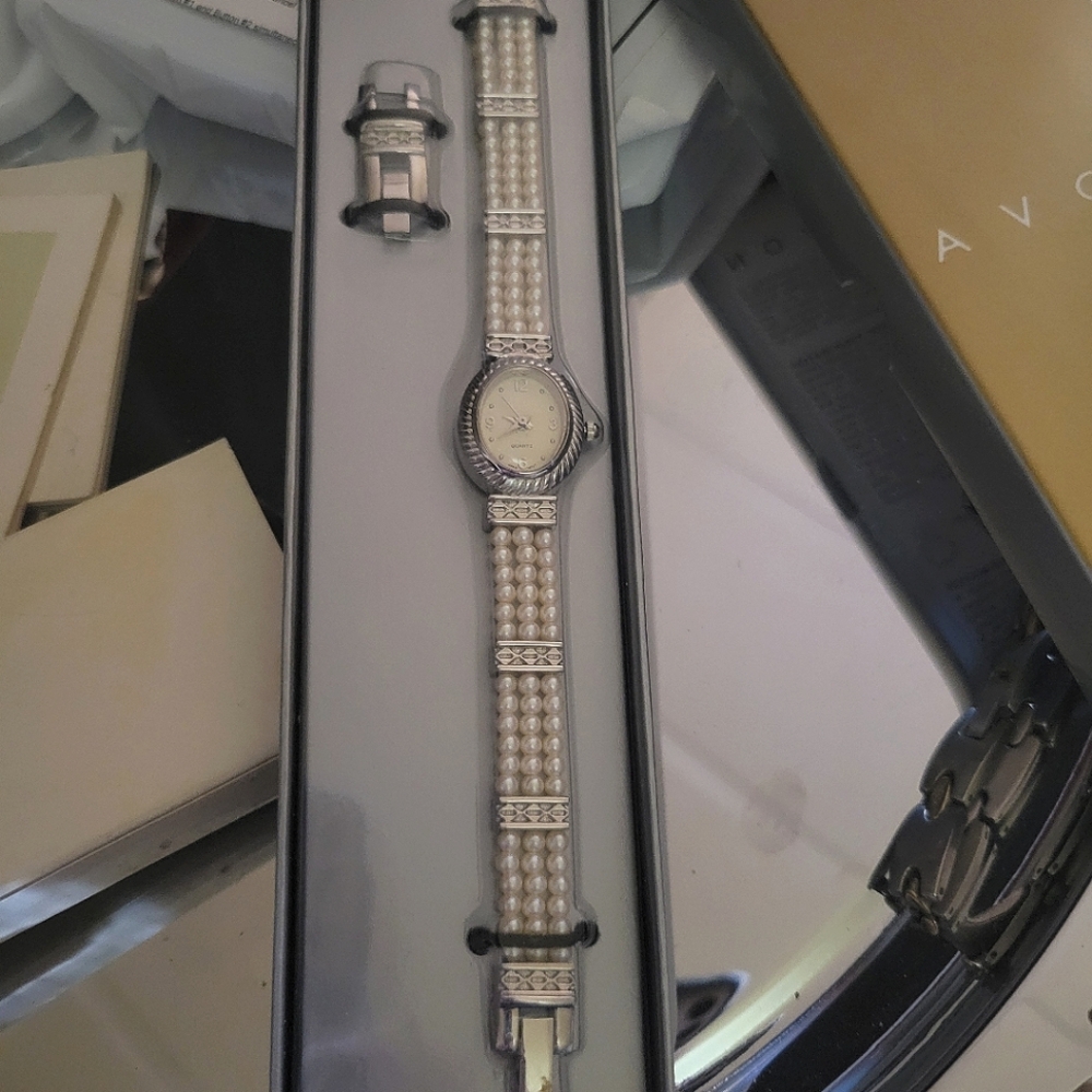 Vintage Three Strand Pearl Bracelet Wrist Watch Ladies Watch